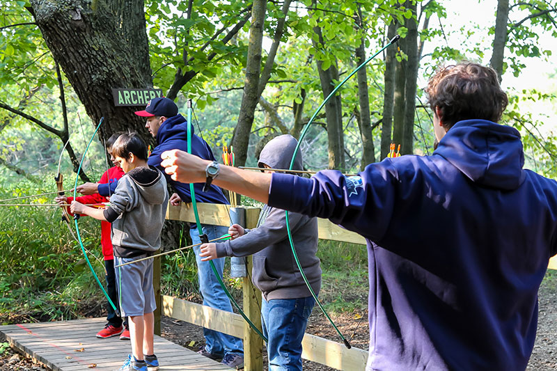 https://d1kq1f9a6xp251.cloudfront.net/wp-content/uploads/2015/12/23133830/schoolgroups-main-photo-01.jpg